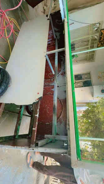 سلام عليكم
عربانه لبلبي للبيع 
نضيفه مع طباخات 2 
تايرات جديده تغليف وسقف جديد
سعر 300 وبيها مجال 
عنوان كربلاء حي العامل مقابل كلمات المصطفى 
تواصل ***********
