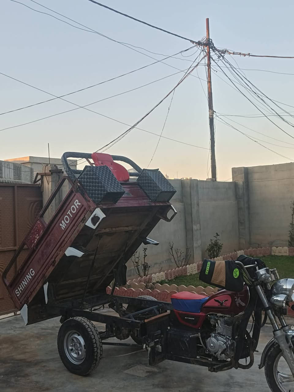 السلام عليكم ستوته للبيع موديل18بودي قلاب محرك 24 مامفتوح كلو شرط جديد السعر 900 وبيها مجال الرقم***********
