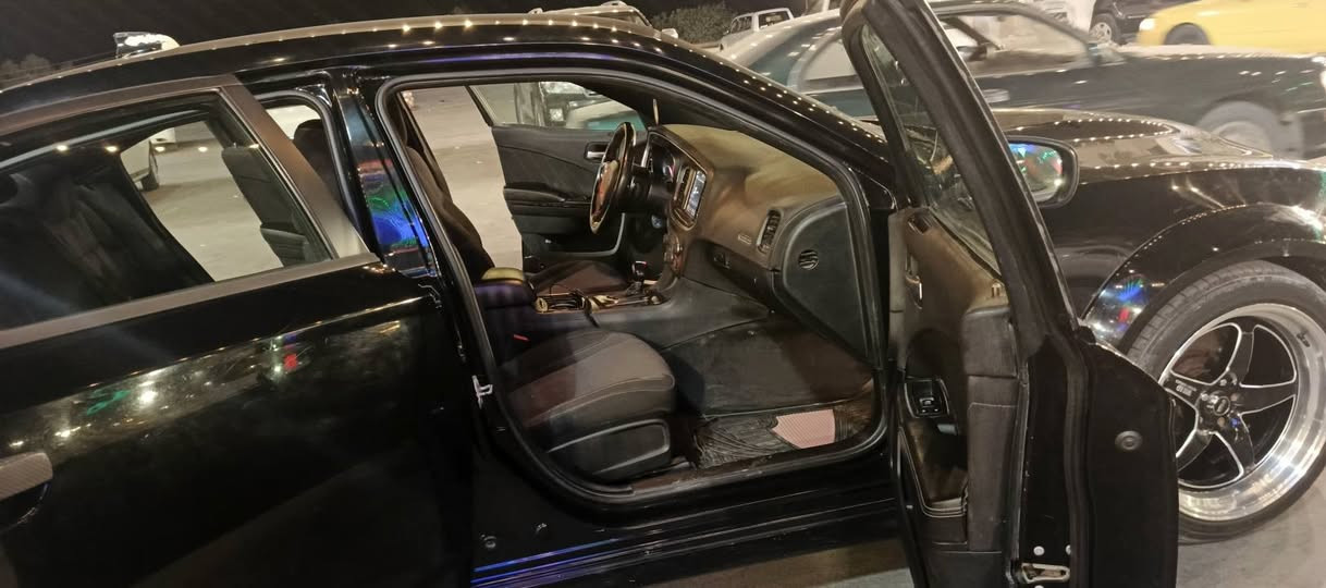 جارجر امريكي
مديل 17
مكينه 5700
حادث كلش حلو بدون ايرباك
موصفات معروفه 
مكينه حداديه كير كفاله 
السياره استخدام شخصي 
رقم نجف بسمي 
مكاني نجف مشخاب 
***********
