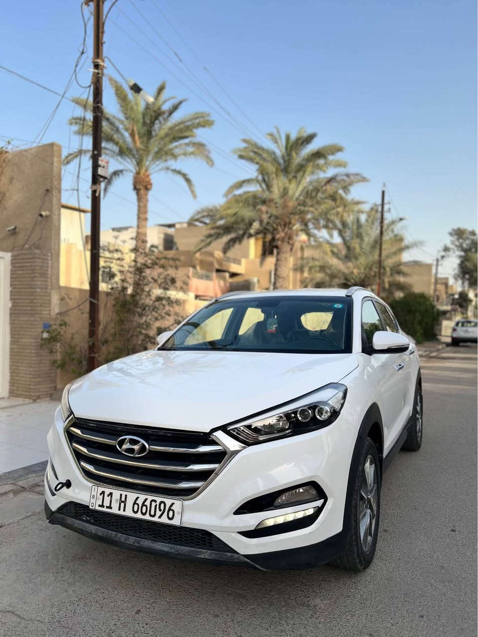 السلام عليكم 
توسان 2018 خليجي 
نص فول 
محرك ٢٠٠٠ دوش 
شاشه كامره 
كشنات جلد تحكم ستيرن 
وضعيات قياده وباقي المواصفات المعروفه 
(((السياره مصبوغة عام )))
محرك كير مكفولات 
رقم بغداد بسمي شخصيا ثاني يوم احولك
السعر ((125))وبيه شي بسيط  
مكاني بغداد
*********** 
الشراي يتصل غير متواجد على الفيس بغداد, العراق
