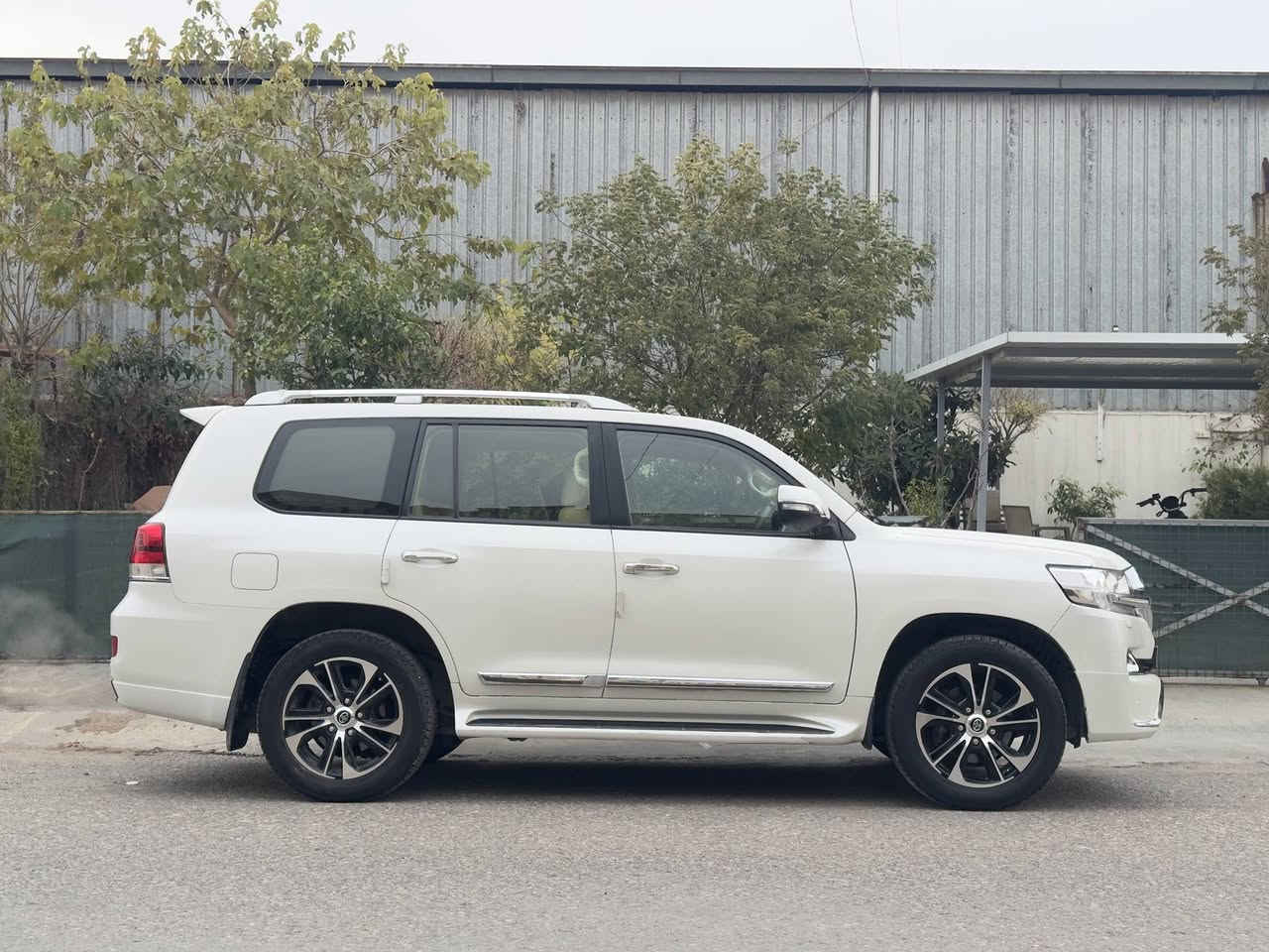 لاندكروز  2017 شركة مهند ٨ ايرباك فول  محرك  v8 المرغوب ٤٧٠٠ سياره جديده ماشيه ١٠٥ كم حقيقي باسمي مذكور السونار السعر 468 وبي وبي مجال للطيبين مكاني اربيل  *********** واتسا
