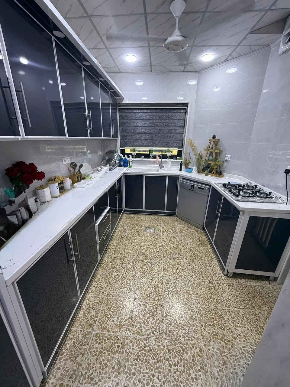 دار نص قطعة طابقين للبيع 👍
بناء 2010 ومحّـدث 2023 👌

الموقع حي الـحدباء الاولى 📍
قريب من سايدين المضخة 🛣

(( سـند طابـو الـزهور سـكنـي 📃))
وكيل ورثة وقسام شرعي جاهز ✍️

الـمساحة 120م 📏
الــواجهة 6 متر 📏

اتـجاه الدار شروق ☀️ 
عرض الشارع 10م 🛣️

الطابق الاول ☝️ 
غرفة نوم + مطبخ + صـاله
استقبال + صحيات + كراج

الطابق الثاني ✌️ 
غرفـتين نـوم + صحيـات
صالة + غرفة طابق ثالث

رابط قناة التليكرام 👇

https://t.me/makteb_alsanabil

عنـدك عـقار وتـريد تـبيعه ؟؟
للـترويج والاعــلان عن عقارك 
يـمـكنـك مــراسـلة الــصفحـة 
او الاتـصال عــلى الارقـام 👇

***********
*********** 
‭***********

لـدينـا الـمزيـد مـن الــعروض الـمـميـزة 👌
اذا كان لديكم اي استفسار او استشارة 🖐️
يـمكنكم مـراسلة الـصفحة بشكل فوري ✉️

#_مكتب_السنابل_للعقار
#_الموصل
#_حي_الحدباء_الثانية
