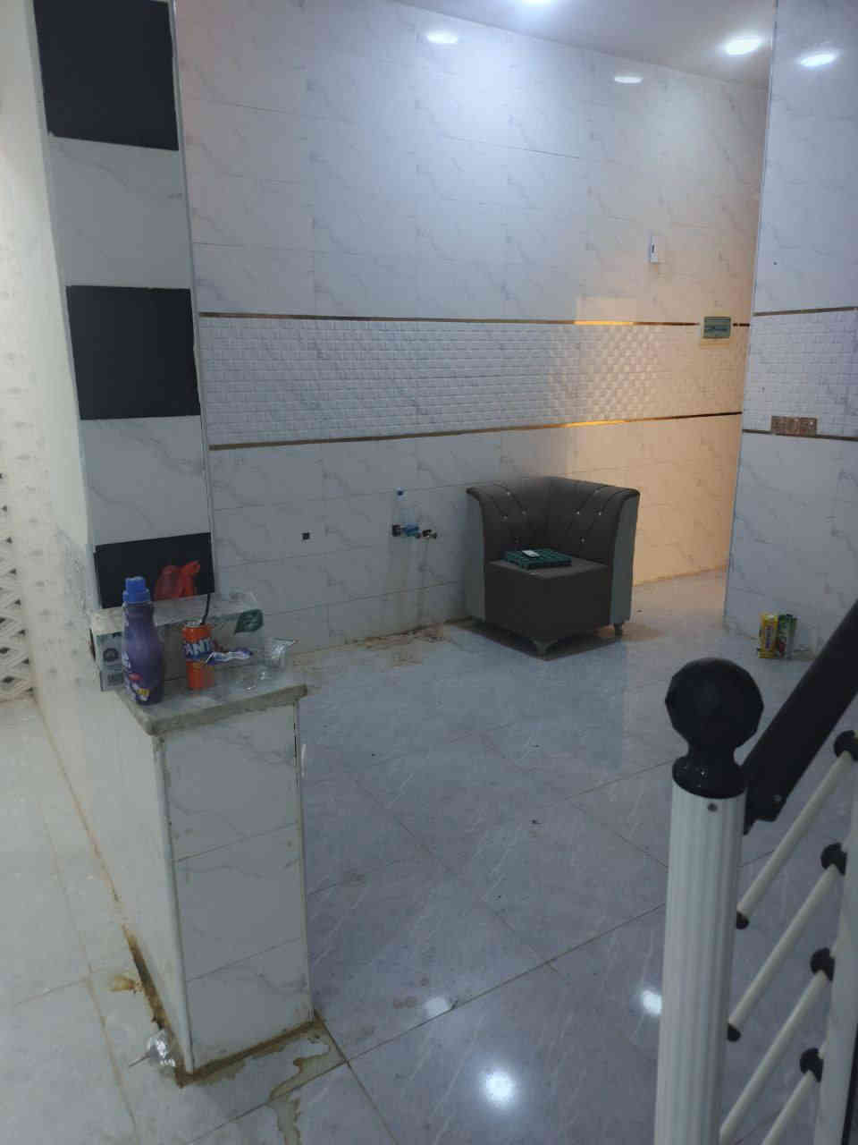 دار للا ايجار 🔥دار للايجار 🔥
في حي النداء مساحه 100
موقع مميز جدا جدا مقابل الاميرات 
 حديث لبيت نضافه فول يحتوي
علئ ٣ سبالت ماطور مي صخان 
. سعر ليجار 250 كل شهر بشهره
***********⭐️
