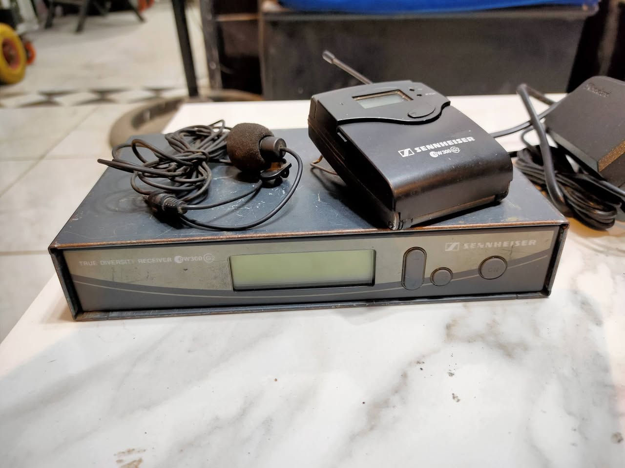 سنهايزر هاند ومعاه نك مايك g2 ew300 حاله جيده جدا


**إذا كنت صاحب هذا الإعلان وتريد حذفه لأي سبب، رجاءا أرسل رسالة إلى الدعم الفني**