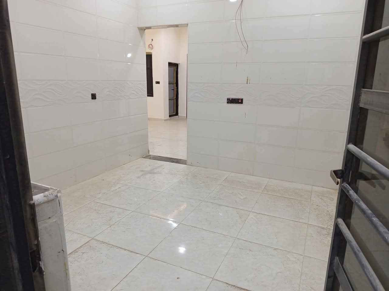 الاهتمام بالتفاصيل من أهم عوامل التميز للوصول إلى اعلى مستوى الجوده 💁 
ع بركة الله *********** 
يتكون منزل من 🪄
,📍استقبال 
📍 غرف ٦ موزعه ع الطابقين 
📍مطبخ وصاله 
📍صحيات 
📍حديقه 
📍كراج 
#مساحة: كل منزل 150م
#جنس العقار: طابو زراعي عراقي 📃ملاحظه صاحب الأرض موجود نفس المكان وقرايبنه وتكعد ويه وتتعهد بكافت الصوليات

#سعر منزل  ١٦٠مليون وقابل للتفاوض لشراي 👉
#نوع البناء: بلوك 📦
#العنوان:ابي خصيب ابو جوزي بالمجمع صاير   لبيت شارع 10متر المدخل 15متر ⚧️
#للاستفسار الاتصال على الارقام التاليه📱أعرض عقارك لدينا ودع لنا النشر التسويق عنوان المكتب ابو الجوزي مجاور معمل الجابري للسخانات مكتب عقارات النور الذهبي *********** *********** البصرة, العراق
