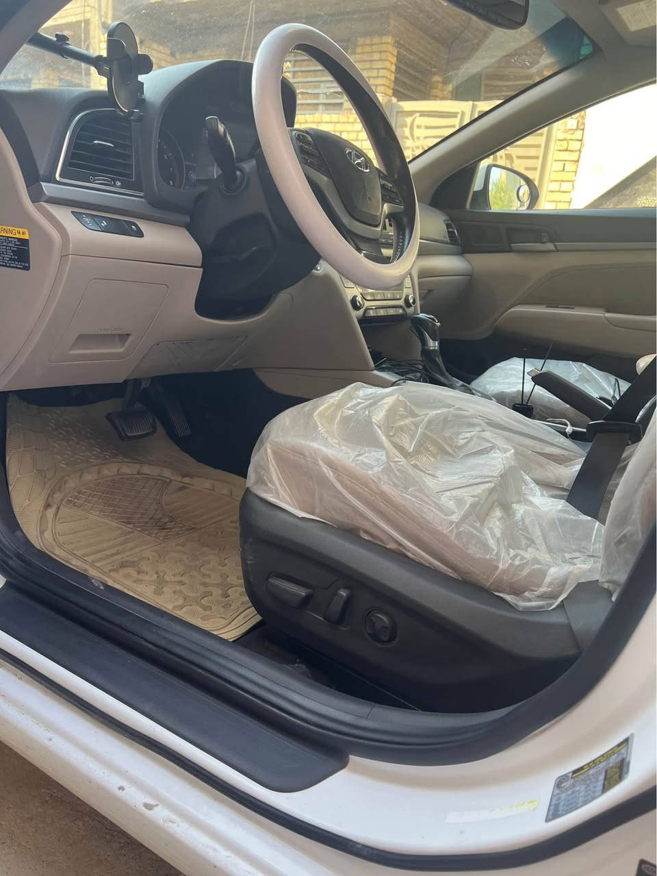 النترا للبيع 2017 
اللون ابيض
فول مواصفات 
فتحة 
بصمة 
تحكم ستيرن 
كرسي كهرباء 
تدفئة كشنات 
كامرة دوارة 
درايف مود 3 وضعيات 
الحادث مرفق في المنشور 
السعر 125 ورقة 
للاستفسار *********** بغداد, العراق
