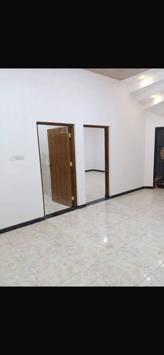 يتوفر شقه طابق اول ‏للإيجار￼
حديثه فول مواصفات 
‏تكون من غرفتين وصاله وستغبال وصحيات 
ومطبخ مطلوب عايله زقيره
العنوان ابو الخصيب شيخ براهيم
الستفسار تصل ***********📞
