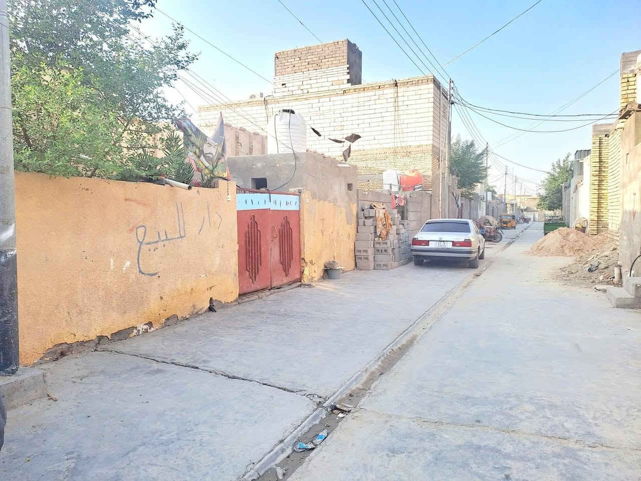 بيت طابو صرف ٢٠٠متر ٧نيسان السعر ٨٥
شارع القادسيه ثاني فرع من بعد صورة السيد
يحتوي غرفتين ومطبخ وهول وديوانيه وكلدور وصحيات
البيت قديم سكني شوارع صبابه ومجاري 
***********
