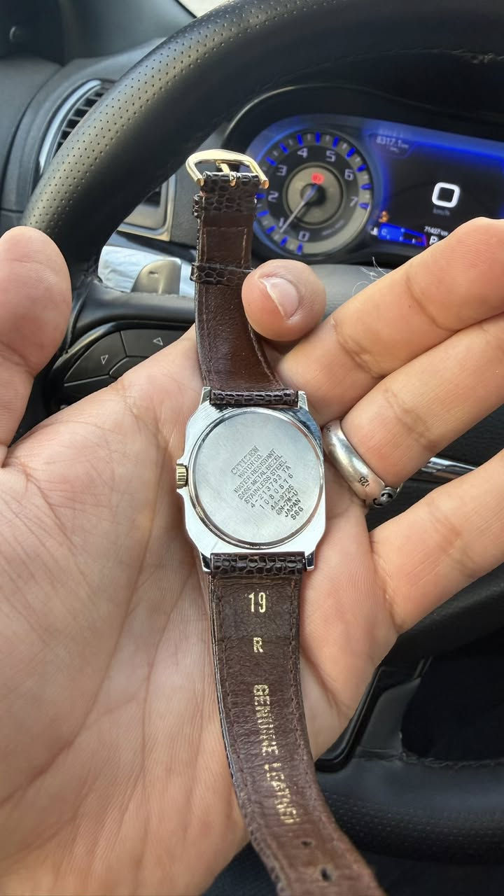 Made in Japan 🇯🇵
نوادر السيتزن شكل الكارتير  
انتاج الثمانينات 1980s
قطر كلاسك 33/34
منفذ دي ديت
ارقام رومانية
نظام التشغيل كوارتز 🔋
نضافة عالية جداً
السعر 115 الف


**إذا كنت صاحب هذا الإعلان وتريد حذفه لأي سبب، رجاءا أرسل رسالة إلى الدعم الفني**