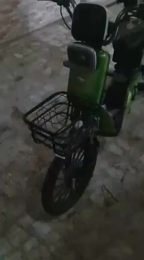 للبيع بطاريات جديده لايت عالي بك لايت ليزر جهتين تايرات جديده بريك امامي وخلفي  بايدرات حتياطي دراجة جاهزة من كلشي السعر 250وبيها مجال حي العسكري مدارس لاستفسار ***********
