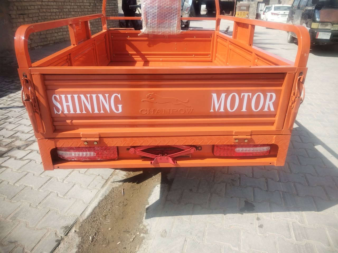 سلام عليكم الحلال للبيع موديل 2026 طالعة شركة قبل ايام مامشتغله ابد اوراق اصولي ترقيم اصولي بيها اضافات حلوة لون مميز سعرة 2500 مجاله قليل رجاا بدون احراج مصاله هواي من طالعة مكان بغداد الشعله 
***********
