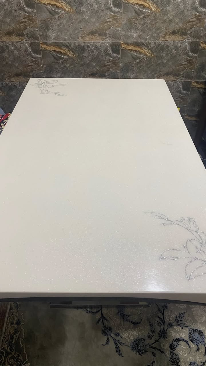 ميز طعام مرمر ثقيل اصلي ما بيه شخط او مكسور يجي وياه ٦ كراسي ما بيهن شي سعره ٢٢٥ و بيه مجال مكاني الانتفاضة الثالثة شارع الدرة 

للاتصال على الرقم ***********

للمراسله على الواتساب على الرقم ***********
