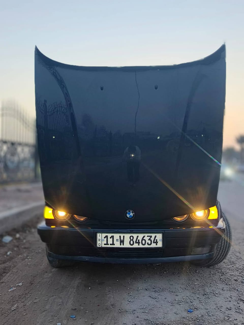 السلام عليكم للبيع 
BMW 525i  مكفولة من الضربة. 
موديل  1991
مكينه مسكر 25 جديدة كير مكفول 
صدر امامي خلفي نضيف 
فتحة سقف بانوراما 
جام كهرباء، كهربائيات كلها شغالة. 
لايت العالي زنون عالي جداً..  
رقم بغداد الدولي مشروع وطني باسمي.  
السعر 57 
***********
