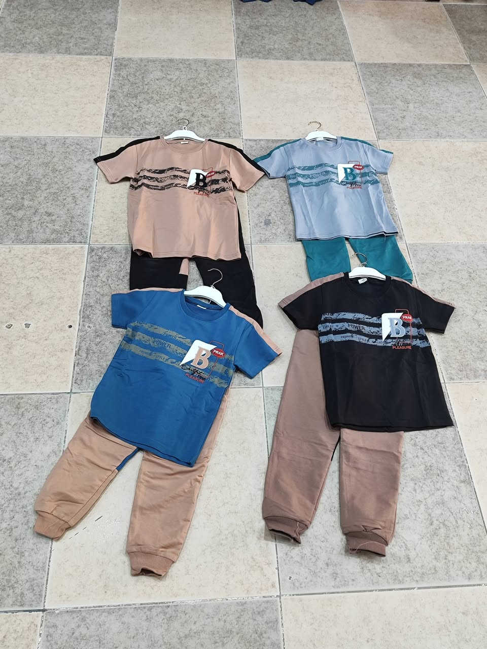 تراك ولادي محير تركي عرض ب13الف  قياس 14×20 عنوان الرمادي تاميم شارع ام عمار مجاور صيدليه اسبرين لحجز ***********قناه واتس ‏تابع قناة ازياء السعادة في واتساب: https://whatsapp.com/channel/0029VbBfXc4EwEjnPVucxA3b
