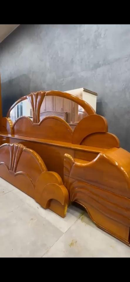 السلام عليكم غرفه للبيع
نظيفه وحلوه وضخمه طابقين ام 6 

***********
