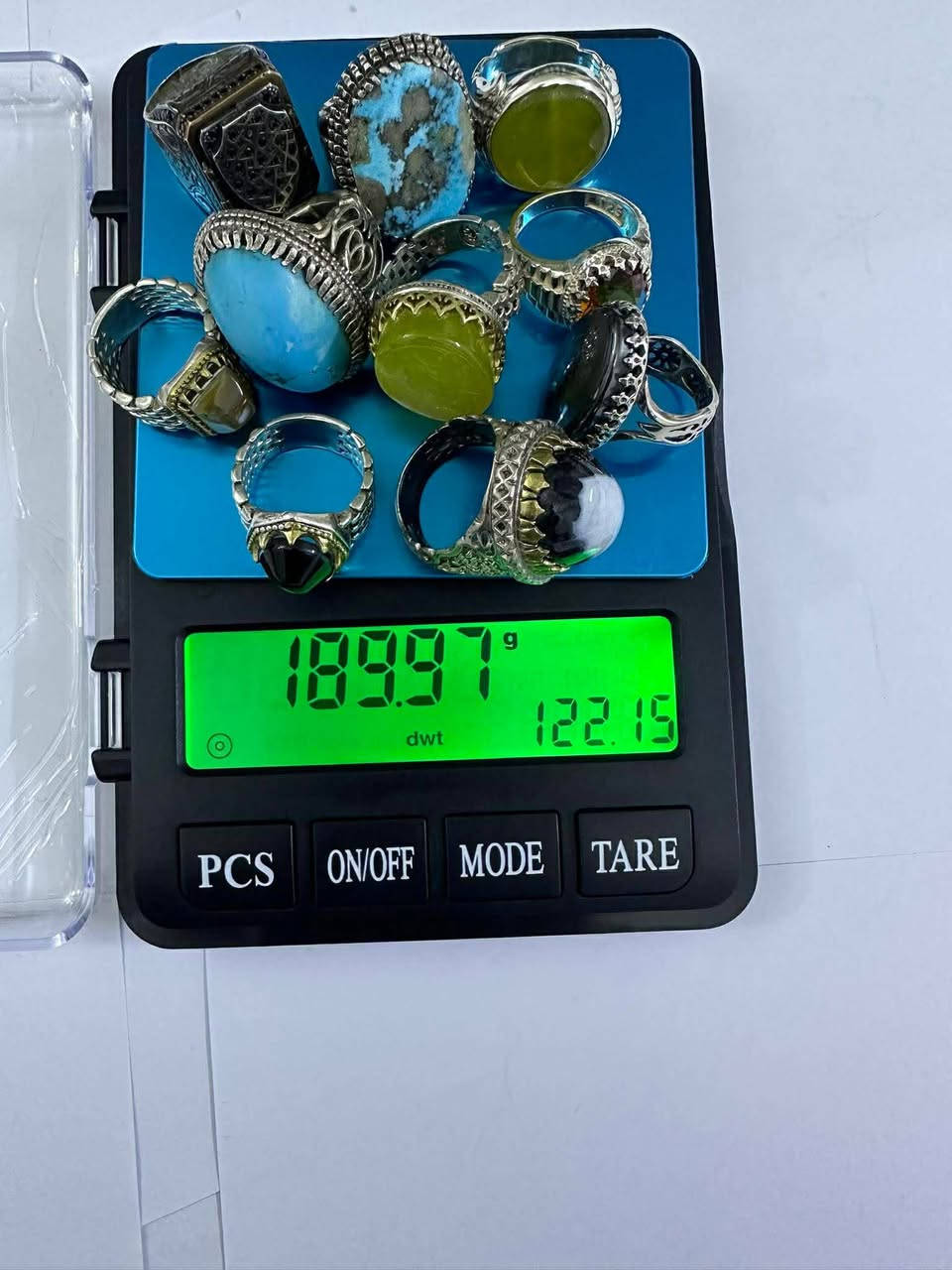 ياالله للبيع شلعه محابس كله نضيف 
 فضه عاليه صياغه يدويه وزنهن كيلو و 200 اغرام 
عددهن 86 محبس سعر الغرام 2900 قفل
عنوان بغداد الاعظميه


**إذا كنت صاحب هذا الإعلان وتريد حذفه لأي سبب، رجاءا أرسل رسالة إلى الدعم الفني**