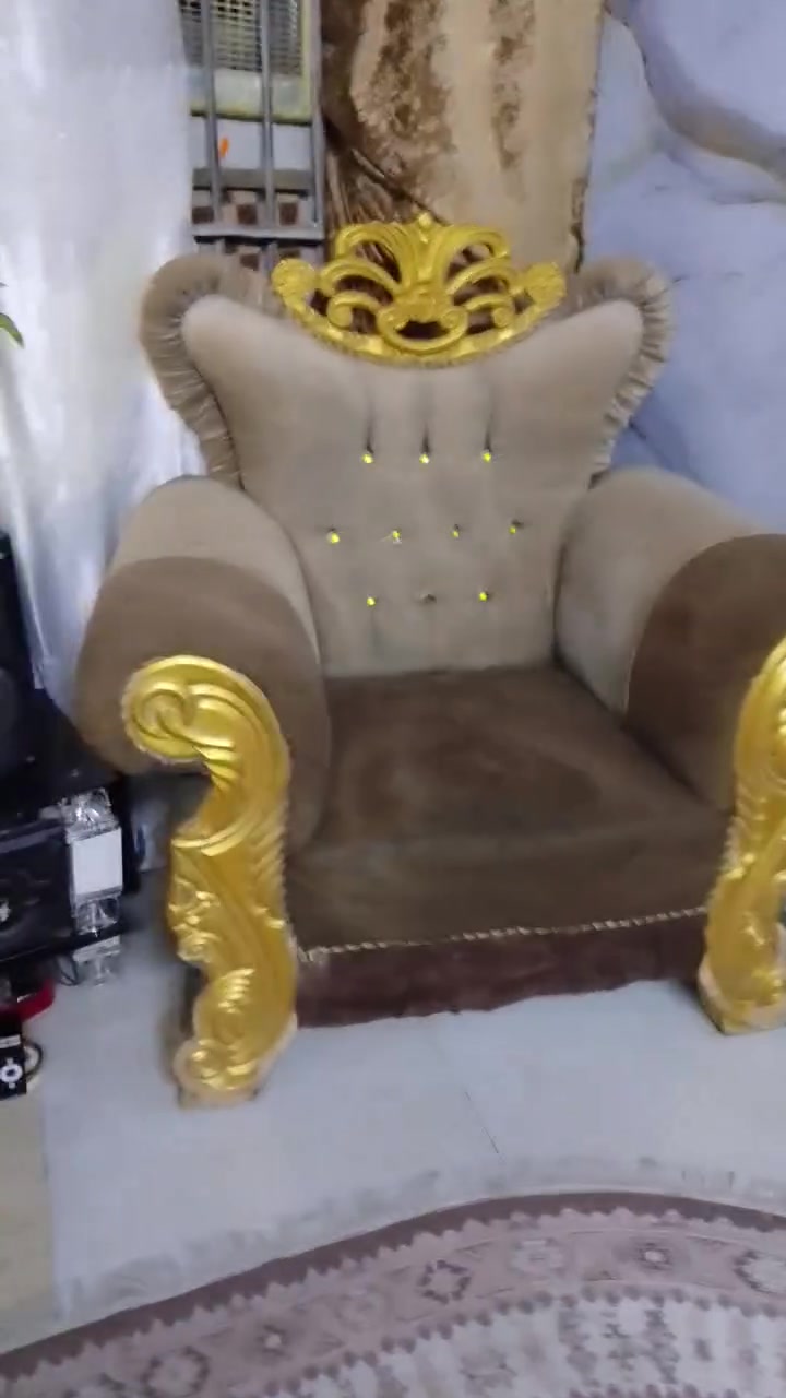 سلام عليكم غراض للبيع العنوان بغداد شهداء البياع التصال على هذه ارقم ***********
