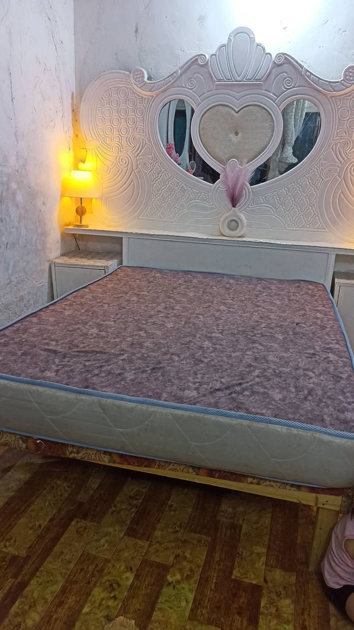 يا لله غرفه اخشاب للبيع كامله معه دوشك چربايه جديد وبوفيه زغيره ويه لغرفه وتلث فرشات مال چربايه  هم  وياهه معروضات بل صور  لسعر 400 الشد والنقل عل مشتري المكان الكوفه ورا مسلم ابن عقيل للاستفسار اكثر راسلونه عل خاص


**إذا كنت صاحب هذا الإعلان وتريد حذفه لأي سبب، رجاءا أرسل رسالة إلى الدعم الفني**