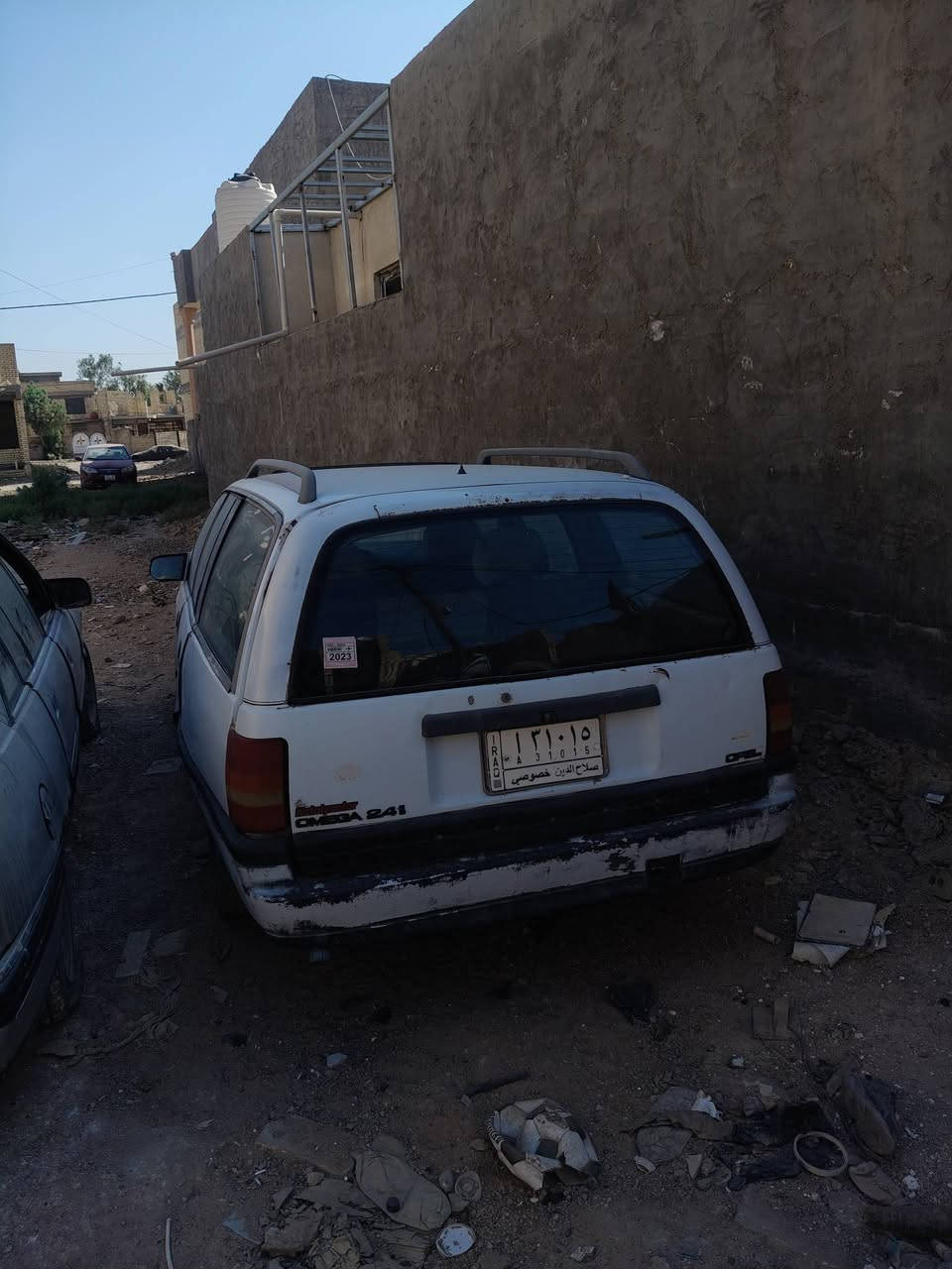 اوبل اوميكه ستيشن مديل90
السياره كايمه بس هي شغاله هسه السياره بيها دخان وتحمه رقمها صلاح الدين التحويل لازم تروح التكريت وتحول اتخابر راعيها وتروح اتحول السياره صار اسبوعين تاركها السعر 10ورقه مكان السياره بغداد قرب علوه الرشيد***********
