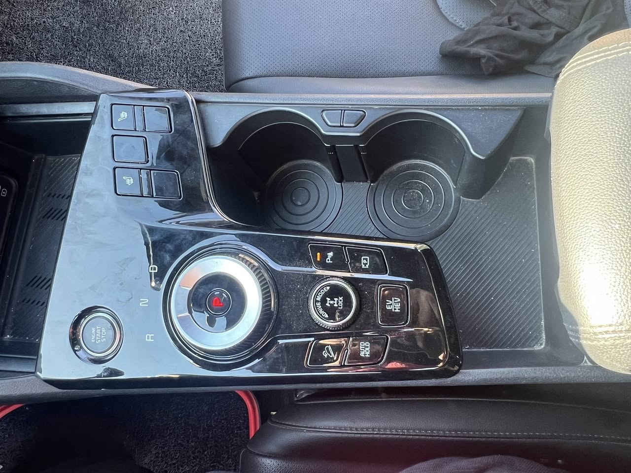 السلام عليكم رمضان كريم عليكم سبورتج وارد امريكي  هايبرد ٢٠٢٣ بلك ان مواصفات x  lien مواصفات حلوه ماشية ٢٥ الف ميل للاستفسار ***********
