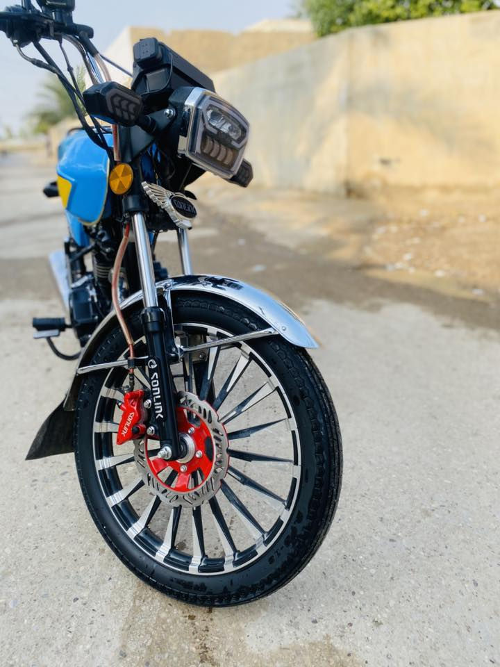 السلام عليكم دراجة سيفان مديل ٢٤شكل٢٥قبل شهرين طالعة من معرض شلعة ومحرك كفلة عامة من كلشي مجاني ديالى دل عباس (مكلف بل نشر هاذة رقم صاحبهة وتصلو علية )السعر ٧٨٠ وبيهة مجال قليل ***********
