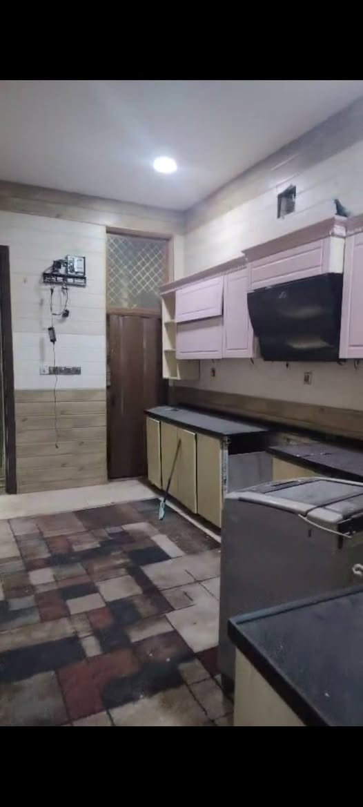 للبيع بيت 🏡 طابو صرف فى #حي_الشباب مساحته #١٥٠م واجهه ٧ونص يحتوي على #اربع_غرف_نوم 😴 وصاله وحولي ومطبخ وخدمات #بناء٢٠٢٤ أرضية البيت مرمر للإستفسار اتصال 🤙 على الرقم 
***********
#الجميع
