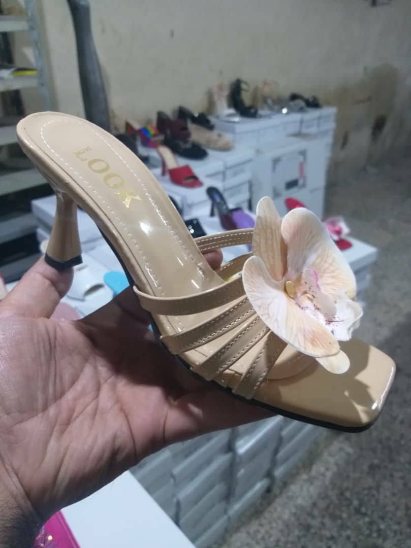 احذية Lookسوريا حلب كافه اصناف نسائية  التوصل عل وتس اب 00963962087060


**إذا كنت صاحب هذا الإعلان وتريد حذفه لأي سبب، رجاءا أرسل رسالة إلى الدعم الفني**