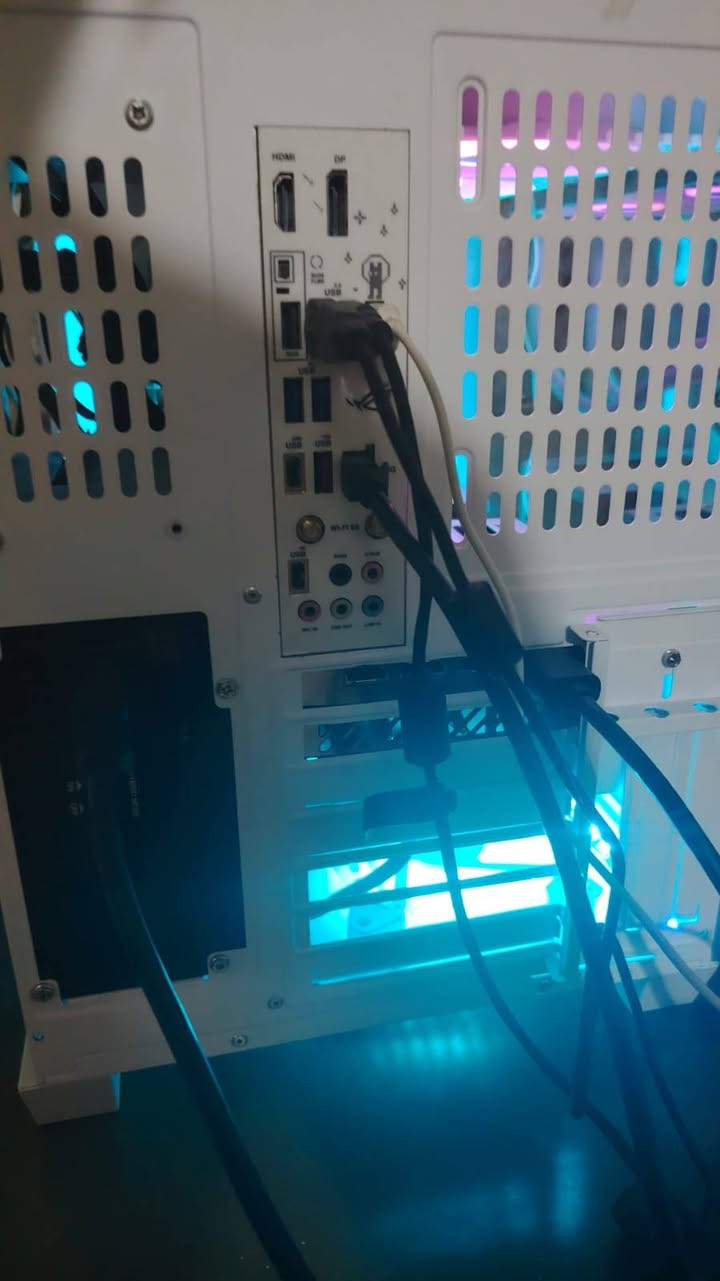 core i5 14600kf
ram 32 6000 cl30 predator
m.2 512 او ssd 1تيرا 
mb asus rog b760g واي فاي 
ps 850 gold deepcool يدعم الكروت الحديثة كيبلات تنفصل
كل الكراتين موجودة النضافة فول
سعر مليون ونص


**إذا كنت صاحب هذا الإعلان وتريد حذفه لأي سبب، رجاءا أرسل رسالة إلى الدعم الفني**