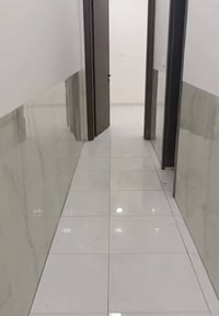 شقه 200 م للايجار تصلح لسكن عائلتين مقسم على شكل شقتين بناء حديث طابق ...