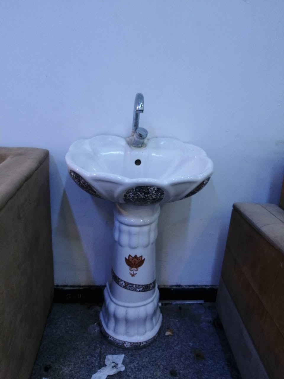 مخسله جدا نضيفه وياها خلاط حار وبارد رايده ب ٢٠ الف *********** وتساب او اتصال ولخاص مفتوح
