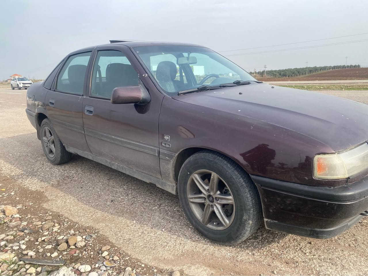 ڤیکترا مودیل ١٩٩٢ رەقەم دهۆک تحویل بە شەرت مەکینە ٢٠ بێ دەعمو لئدراو 
سیلایت  abs گێر عادی 
چوار تایەو ویلی تازەی لەسەرە 
نوکەی دەەزی پئوە نیە 
پێش و پشت کەپس وەرگەراو برانەوە بە شەرت  گێرو مەکینە و تەقەو رەقە هەموی بە شەرت ٤ وەرەقەو نیو خرامەی لەسەرە دوای معامەلە وەری دەگریەوە 
ژم ***********
*********** شقلاوة, أربيل
