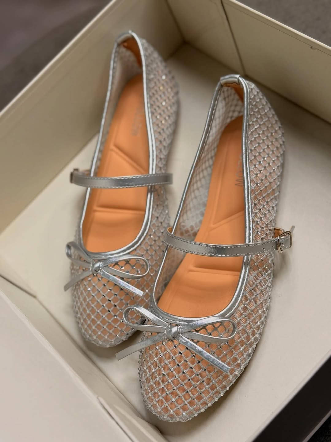 جديد NEW

كوالتي عالي جداً 

Size 37.38.39.40.40.41

شغل يدوي 
دبّان طبي 

فلات طبي 

اسود ابيضّ ذهبي  وردي فضي 

للحجز والاستفسار دايركت 

كوني هنا viola 
الثقه. الراحه. الجمال


**إذا كنت صاحب هذا الإعلان وتريد حذفه لأي سبب، رجاءا أرسل رسالة إلى الدعم الفني**