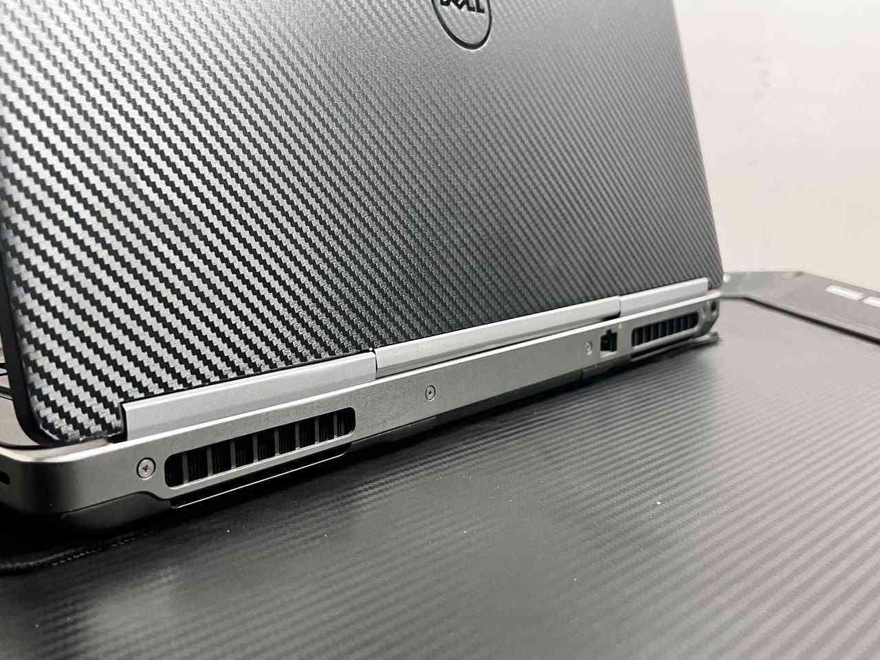 لابتوب للبيع  Dell precision 7720
‏لابتوب يعتبر جداً قوي بالنسبة للسعر وكرت شاشة خارجي 6GB
‏
‏يشغلك معظم الالعاب بقوه وسلاسة حلوه 🎇
‏
‏ملاحظة / مهمة هذا العملاق يجي بشاحنة بقدرة 240 وحدها سعرها 50 الف واغلب اهل المكاتب مينطوك شاحن بهاي القدرة الي تغطي الاحتياج الحقيقي لقوة هذا اللابتوب
‏المعالج / Core i7 6820HQ فئة H قوي
‏كرت شاشة خارجي  6 كيكة نوع Nvidia Quadro P3000 6GB🔥🔥
‏كرت داخلي / INTEL HD GRAPHICS 4GB SHARE 
‏الرام / 8GB DDR4 
‏ التخزين / SSD NVMe 256GB
‏
‏شاشة حجم كبير / 17.3 INCH FHD SCREEN دقة عالية 
‏
‏ملحقاته كاملة
‏ (شاحنته الاصلية، ماوس، ماوس باد،  حقيبة)  
‏
‏السعر النهائي 520 الف 🔥🔥 
‏يتوفر توصيل كل العراق
‏⚜ ضمان 10 ايام استبدال في حال وجود اي خلل او مشكلة ( الاستلام بعد الفحص والتأكد من جميع التفاصيل)  
‏واتساب  ***********
‏متواجد ماسنجر
