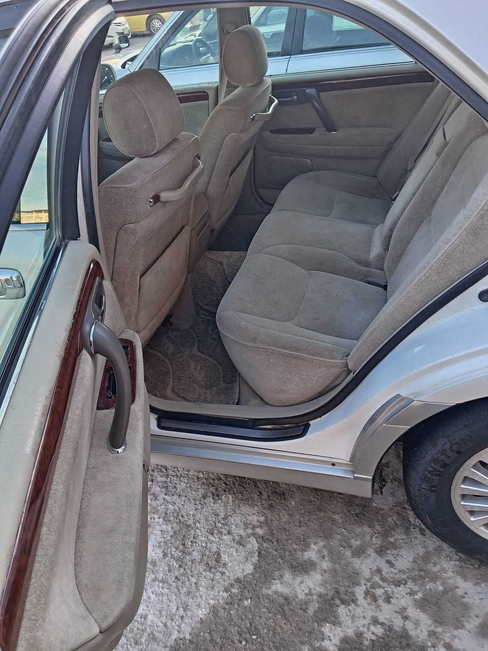 سلام عليكم تيوتا كراون ملكه مديل 2003 قرار 48 رقم كركوك كصه قماره  مفحوصه ومدفوع كمرك وبيه قرص وبيان واصل للمرور باقي بس فلوس الرقم تدفعهن ودك ارقام انكليزي مداور كبل بسمك سياره نضيفه ونشطه وجاهزه وترايك وين متريد سياره دكمه وحده ديفور الصغير شاصي 71 جاهزه تبريد مكينه كير تخم تاير حداديه دواخل سعرها 90وبيه مجال او مراوس بسوناته 
 *********** سياره مكانه نجف
