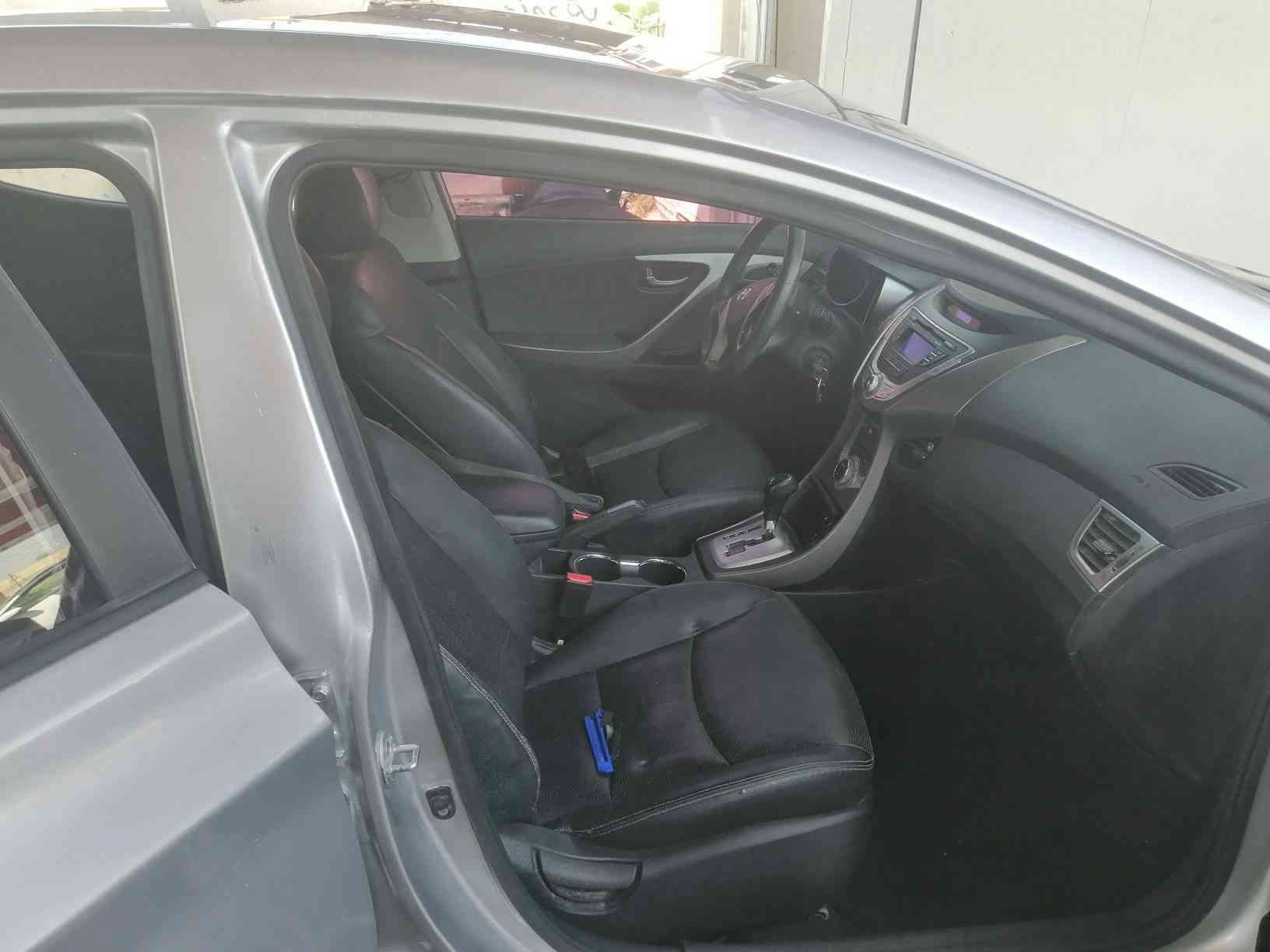 السلام عليكم النترا أدوات ٢٠١٤ كصه جنطه متومه أرقام وسنويه  طبق الأصل شرط الحاسبه جاهزه على اخر حبايه اي نقص مابيه *********** السعر ٤٨ بيه مجال
