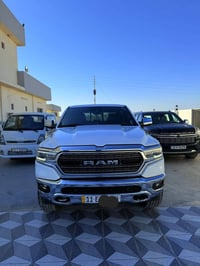 دوج رام 1500(( لمتد )) فول فول مواصفات الموديل 2021 المحرك : V8 5.7L ....