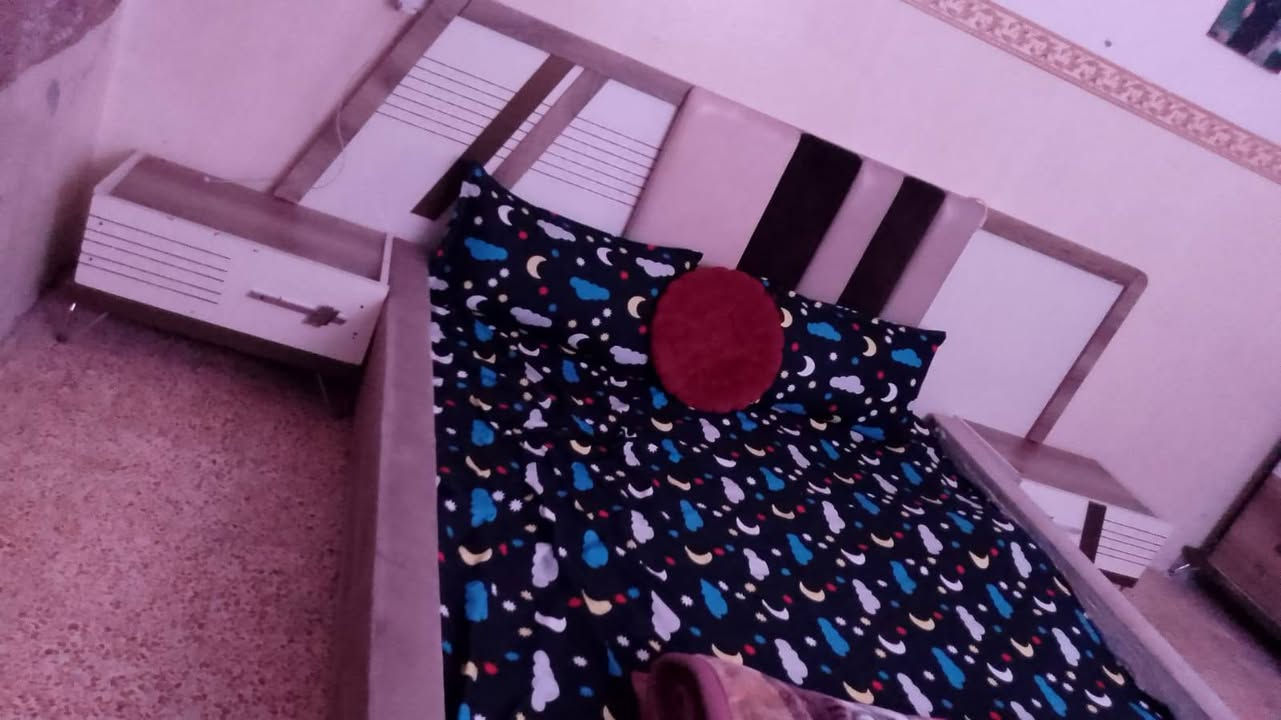 غرفة تركيا 6 قطع نضيفة سعرها 350 مكان حي السماح ***********
