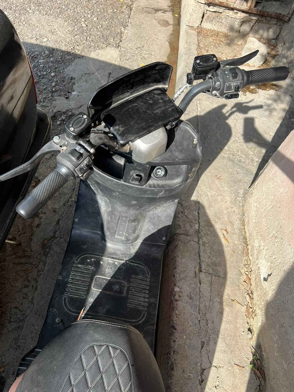 دراجة شحن موضح كلشي بلصور بطاريته تعبن الاصلية خضر يمشي مسافة حلوة بس يرادله تبديل لباقي شغال ولهورن مالته هم طفى مكاني بل ايمن رقمي ***********
