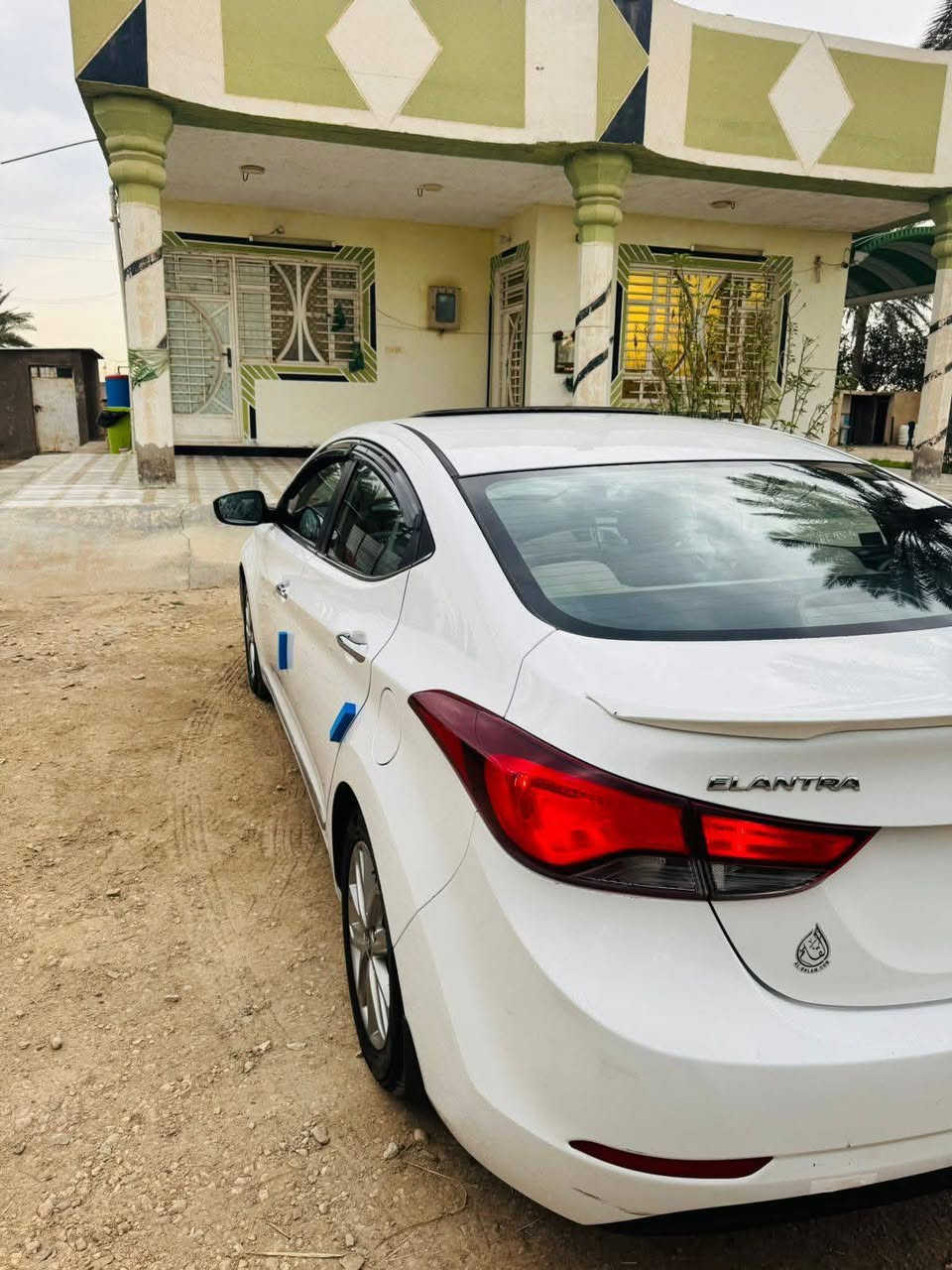 السلام عليكم 
الانتره 2015 خليجي للبيع كفاله عامه حتى الداعاميات من الصبغ والتبديل  رقم بغداد جديد انكليزي بسمي، المواصفات... فتحه /اشاير بل مري /مري شفط/تحكم ستيرن/تبريد قطعتين/شاشه كامره خلفيه /داخل صاج/محرك 1800 وباقي المواصفات 
المعروفه فول عده البصمه السياره موجوده بغداد المنصور
السعر 100$ ورقة وبيها مجال 
التواصل واتساب فقط *********** إبو أيمن الجميلي
