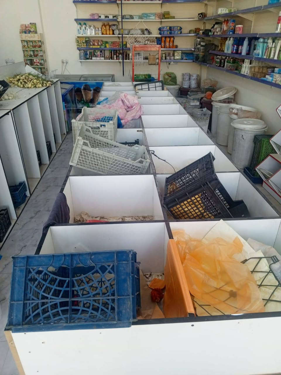 السلام عليكم 
رفوف ام دي اف للبيع مع ميز حديد نظيفة كلش 
ترهم للاسواق وترهم للمخضر 
ديالى بعقوبة دور الزراعة 
السعر 400 الف وبيهن مجال 
للاتصال ***********
