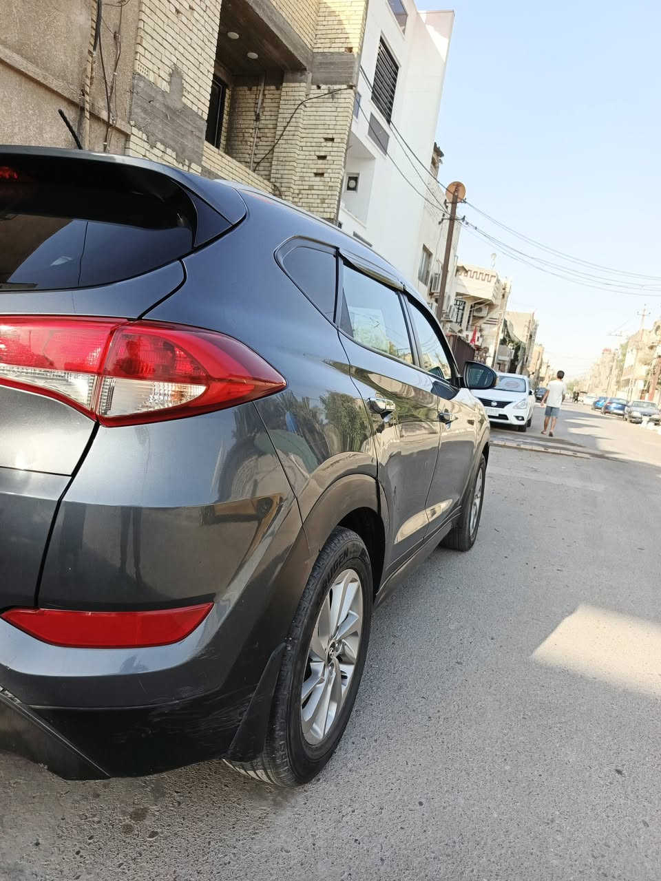 توكسان موديل 16 مكينه 2000
السياره وارد امريكي حادثهه خفيف بين الجاملغ الامامي والباب مال السايق السياره المكينه مالتهه مجفته رقمهه ميسان ب اسمي مكان السياره بغداد اخوان السعر 125 قفل 
***********
