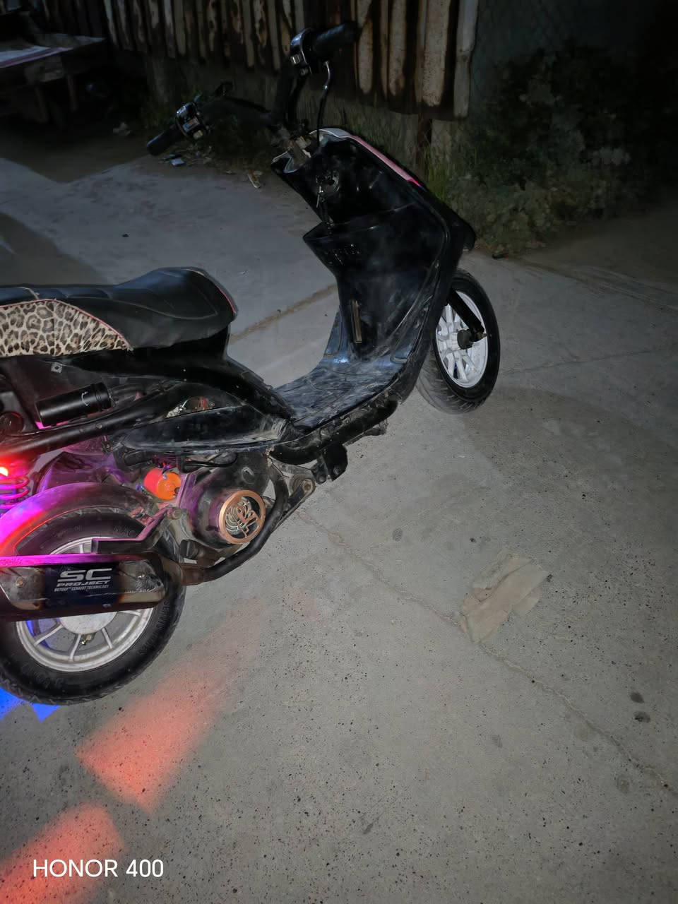 سلام عليكم دراجه ماكس عدله مالعب كفرات كامله مكينه 55 شلعه ومعدل اذا مو ترفع بيك رجعه مكينه لا تنقيص ولا تبخير سلف جديد نكره بكل وقت وين يعجبك افحص الدراجه ممشروكه وبيه مكينه هاون بس باتريه تعبان سعره 425 وبيه مجال للشراي ***********
