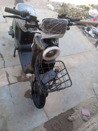 دراجه ار 9 للبيع مستعجلين عل بيعه موديل 2026 مواصفاتها ملف 2000 5 بطار...