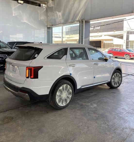 سورنتو خليجي 25 زيرو ضمان الدولية 
اربع كامرات
داتاشو
رادار
تتقدم وترجع بريمونت 
ويل حجم 20
محرك 6 سلندر
كير ماوس
مقاعد مخمل كهرباء
جنطة كهرباء
لد امامي وخلفي 
حساسات امامي وخلفي 
شاشة تعمل بنظام بلي كار 
السيارة فول مواصفات عدا البنوراما والجلد

السعر  51 مليون رقم بغداد 

ضمان الدولية 5 سنوات 
اربع تبديلات دهن بشركة مجانا
اول سنة صيانة مجانا 
***********
مكانها البياع 
ممكن مراوس بسورنتو اقل منها بالموديل
