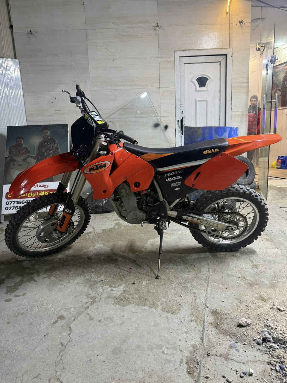 سلام وعليكم قفاز KTM ولفات لبيع مكينه 250دراجه حلوه ونضيفه شوفت عينك وله واصله فيتر دراجه جديده مكفوله كفاله عامه من كلشي نكره لصبح ماشالله بس بيه كسر بل جاملغ لخلفي وسويته موجود عندك بل فديو واضح دراجه رايده ٢٨  ورقه وبيه مجال ستفسار اكثر موجود خاص وهاذا رقمي *********** مكاني بغداد الاعظميه
