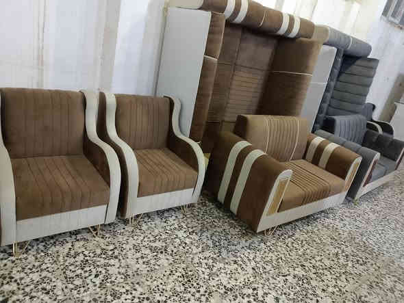 تخم جديد وشغل ممتاز 10 مقاعد 5 قطع وبلونين العنوان صويره شارع العام مقابيل شارع حكمت بجهت حي العمال للتواصل ***********
