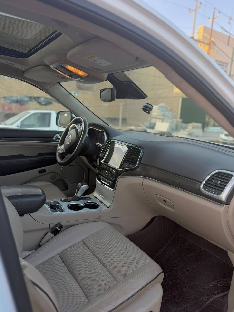 جيب سومت 2020
اعلى الموصفات موجودة بل وكالة 
وبسعر جدا جدا مناسب اتصل وتدلل

ماشية 90mi الف
سيارة كفاله عامة 
موصفات خيالية شكو ابالك موجود بيها 
-مساج
-تدفئة 
-تبريد 
-بانورما 
-ثلاث شاشات 
-منظور ليلي رادارد قيادة شبة ذاتية فول يعني 
-خزن بل كشنات  
-نظام تعليق هوائي  
-وضعيات قيادة 
-كيج ديجتال 
-سماعات بوز 
وبعد هواي موصفات الكل يعرف هذا فئة ما ينقصة اي شي من موصفات
رقم دهوك بأسمي تحويل مباشر

رقم صاحب سيارة ***********
