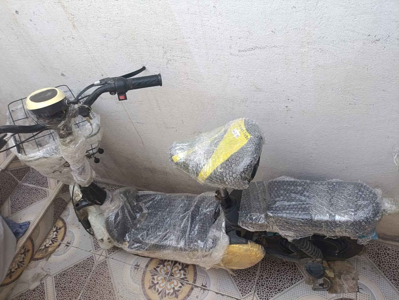 ماطور شحن عدد ٢ حجم ١٤  وبايسكل اطفال للبيع
الاخضر عاطل وبدون بطاريات 
والاسود شغال سويچ وبصمة شغال مع بطاريات بس ضعيفه تحتاج تبديل ودسك خلفي بريك يحتاج تبديل
الماطور شحن اخضر ب٥٠ الف 
والبايسكل مال اطفال  ٢٠ الف 
والماطور شحن اسود ب٧٠ الف  
اسعار نهائية بدون معاملة اربيل باداوة قرب شارع ملا فندي


**إذا كنت صاحب هذا الإعلان وتريد حذفه لأي سبب، رجاءا أرسل رسالة إلى الدعم الفني**