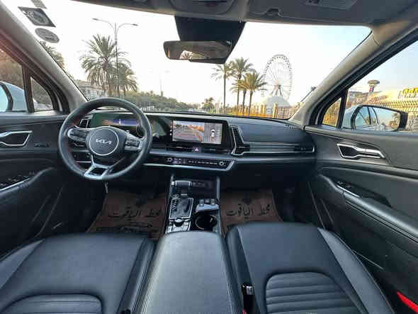 سبورتاج موديل 2023  مرقم بغداد  فئة sx برستيج الفول مواصفات الحجم لارج 
اللون ابيض 
وارد امريكي حادث خفيف جدا فقط جاملغ و شويه من الباب السايق صبغ 
بدون شاصي بدون اير باك بدون لغد 

مواصفاتها :-السيارة ماشية 57  جاية من امريكا ماشية 44 
1. محرك 2500 
2. كير 8 نمر 
4. بانوراما
5. بصمة : تشغيل - ابواب - صندوك
6. صندوث كهرباء
7. شاشة كبيرة على طول  الدشبول تدعم  ابل كاربلاي واندرويد اوتو وفول تحكمات
8. كيجات الكترونية متغيرة حسب الوضعيات
9. انظمة القيادة : سبورت - سمارت - نورمال
10. كشنات كهرباء فول 
11. كراسي كهرباء فول تحكم مع كشن امامي متحرك عند النزول اوتماتيك
12. اضواء ترحيب عند الاقتراب مع ترحيب داخلي عند الصعود او المغادرة
13. شحن وايرليس
14. منافذ تايب سي عدد 3 مع 2 في الكشنات ومنفذ يو اس بي ومنفذ جداحة
15. هاند بريك بصمة
16. اوتو هولد
17. كاميرات 360 مع بالاشارات الجانبية مع وضعيات مختلفة للكاميرات
18. فول رادارات امامية وخلفية وجانبية . نقطة عمياء وحساسات امامية خلفية 
19. تحديد مسار ذكي
20. قيادة ألية ذكية
21. نقطة عمياء
22. كروز سرعة
23. تدفئة كشنات 
24. سستم صوت هارمن 
26. خزن كشن سائق ميموري وضعيتان
27. ويل كب حجم 19 وحساس اطار ،        
28. اشاير بالمري
29. تشغيل عن بعد
30. شاشة لمس متغيرة لتحكم الميديا او لتبريد
31. ستيرن فول تحكمات
32. السيارة 2 ويل يعني المرغوب بل سوك 
33. اللوان متغير للدشبول و ابواب السيارة
المكان بغداد 
***********
