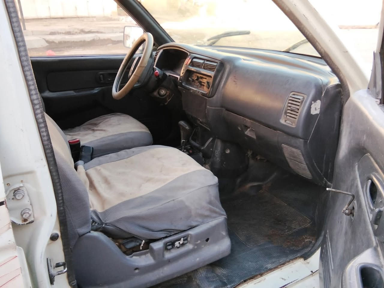 مسيبوشي موديل 2002 
  بغداد الماني. السعر 52 $
كير وتماتيك ، محرك ونجي  
كير اكسن محرك شاصي مكفوال 
 ***********
مكاني بغداد غير متواجد على النت
